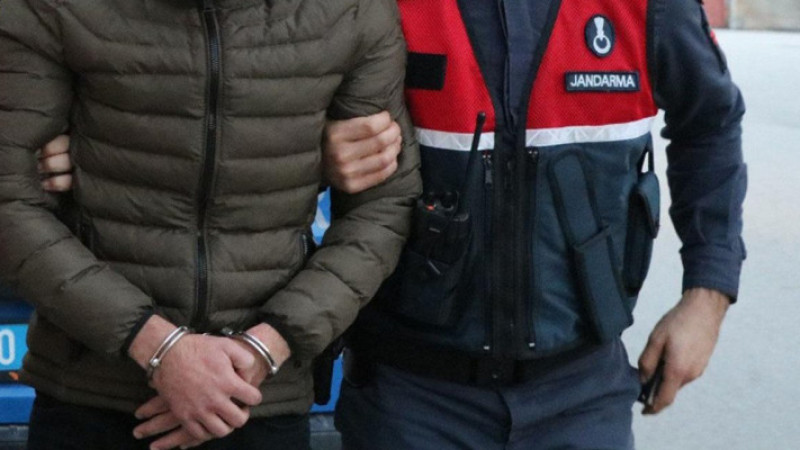 Okul önlerinde uyuşturucu satan torbacılar yakalandı