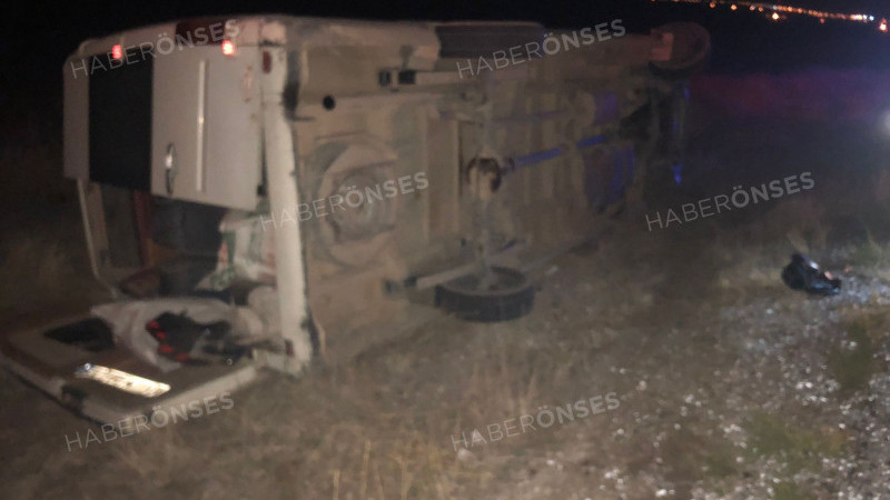 Tarım işçilerini taşıyan minibüs otomobille çarpıştı: 18 yaralı