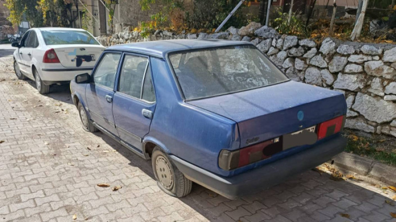 Park halindeki araçların lastiklerine zarar verenlere muhtardan tepki!