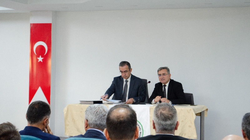 Toplantıda sahipsiz hayvanlar masaya yatırıldı