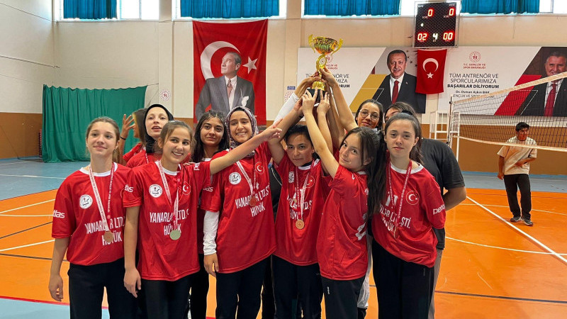 Dünya kız çocukları günü  spor salonunda kutlandı