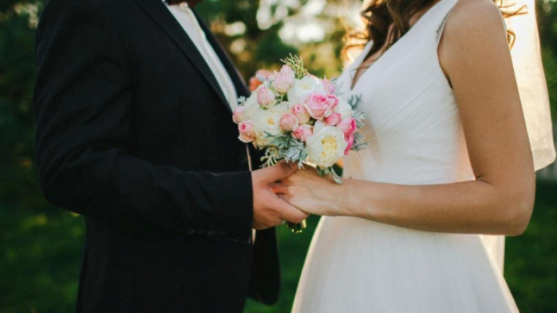 Dünya evine girecek çiftlere valilikten destek