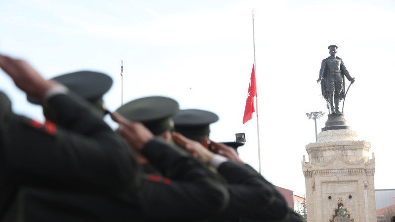 Atatürk,ebediyete intikalinin 87'inci yıldönümünde saygıyla anıldı