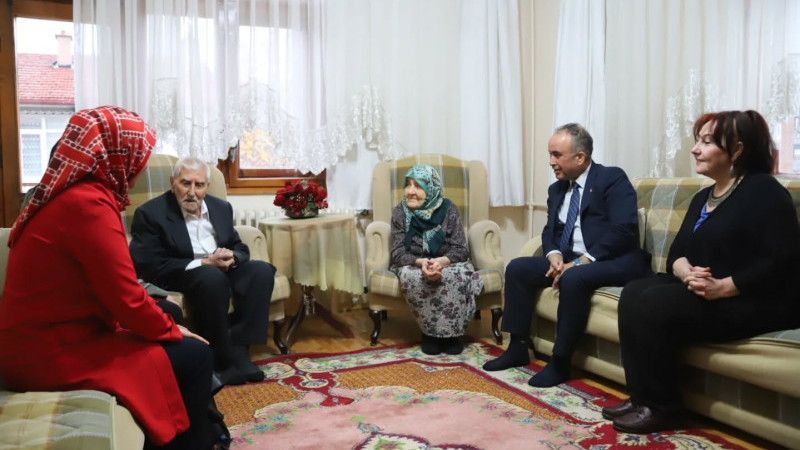 Devlet şefkatinin köklü çınarına duygusal ziyaret