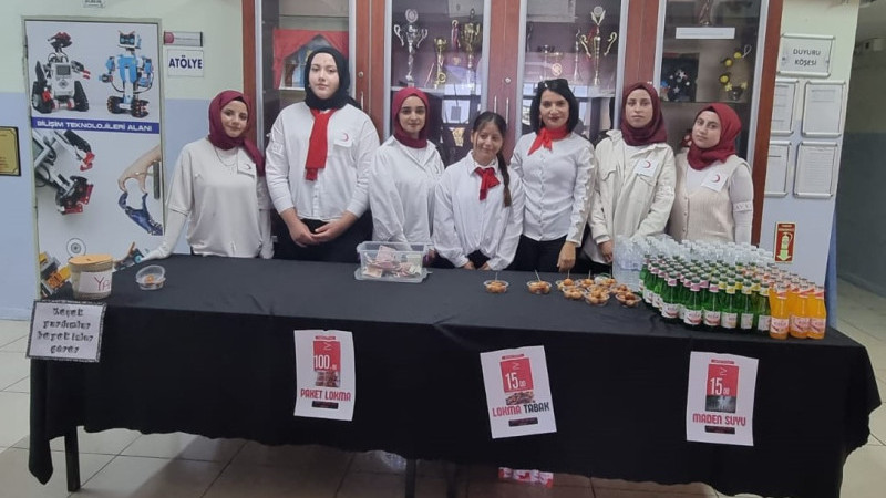 Kız Meslek Lisesi öğrencileri 