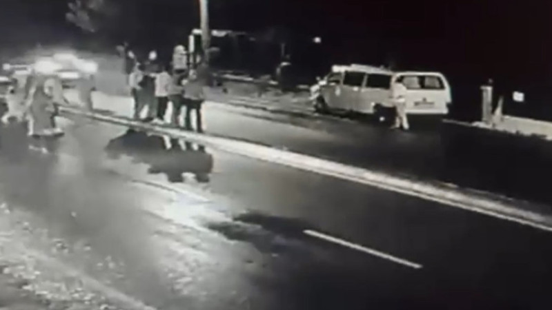 Düğün Çıkışı Dehşet! Karşıya Geçerken Otomobil Çarptı