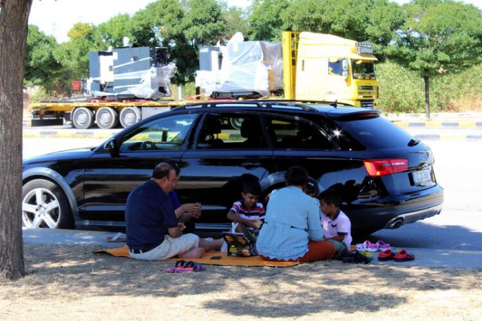 Gurbet&ccedil;ilerin d&ouml;n&uuml;ş yolculuğunda bagajlar y&ouml;resel lezzet dolu