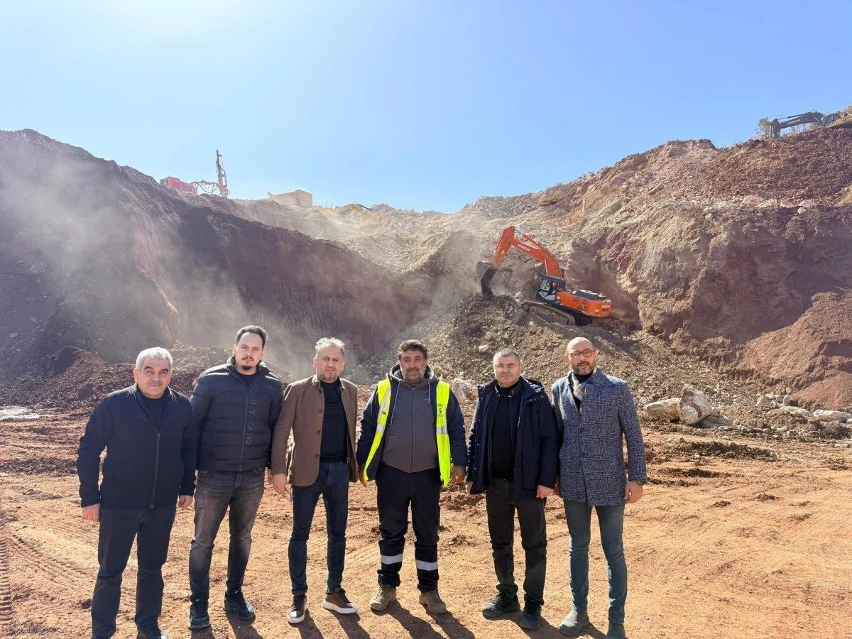 Başkan Şanal'dan duble yol &ccedil;alışmasına yakın takip