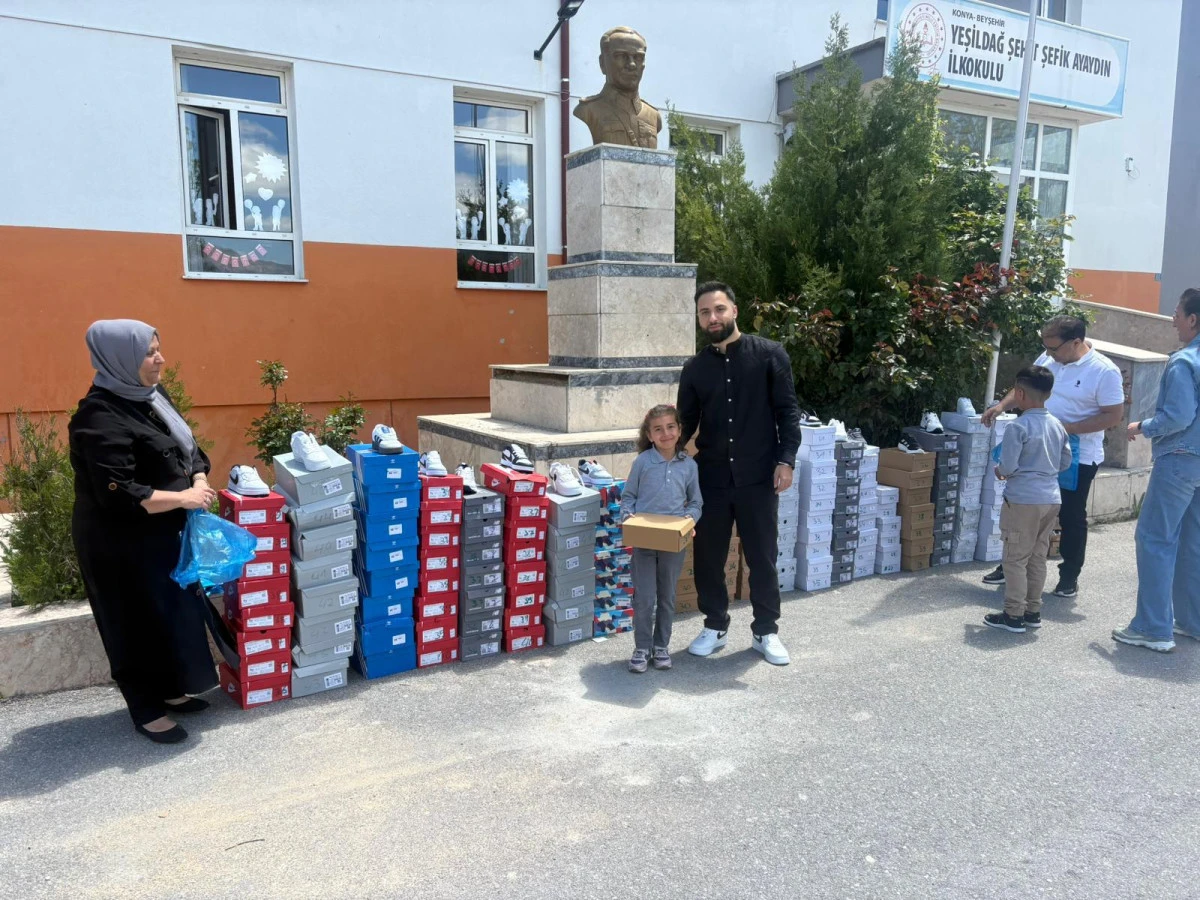 Bayram &Ouml;ncesi 140 &Ouml;ğrenciye Ayakkabı Hediyesi