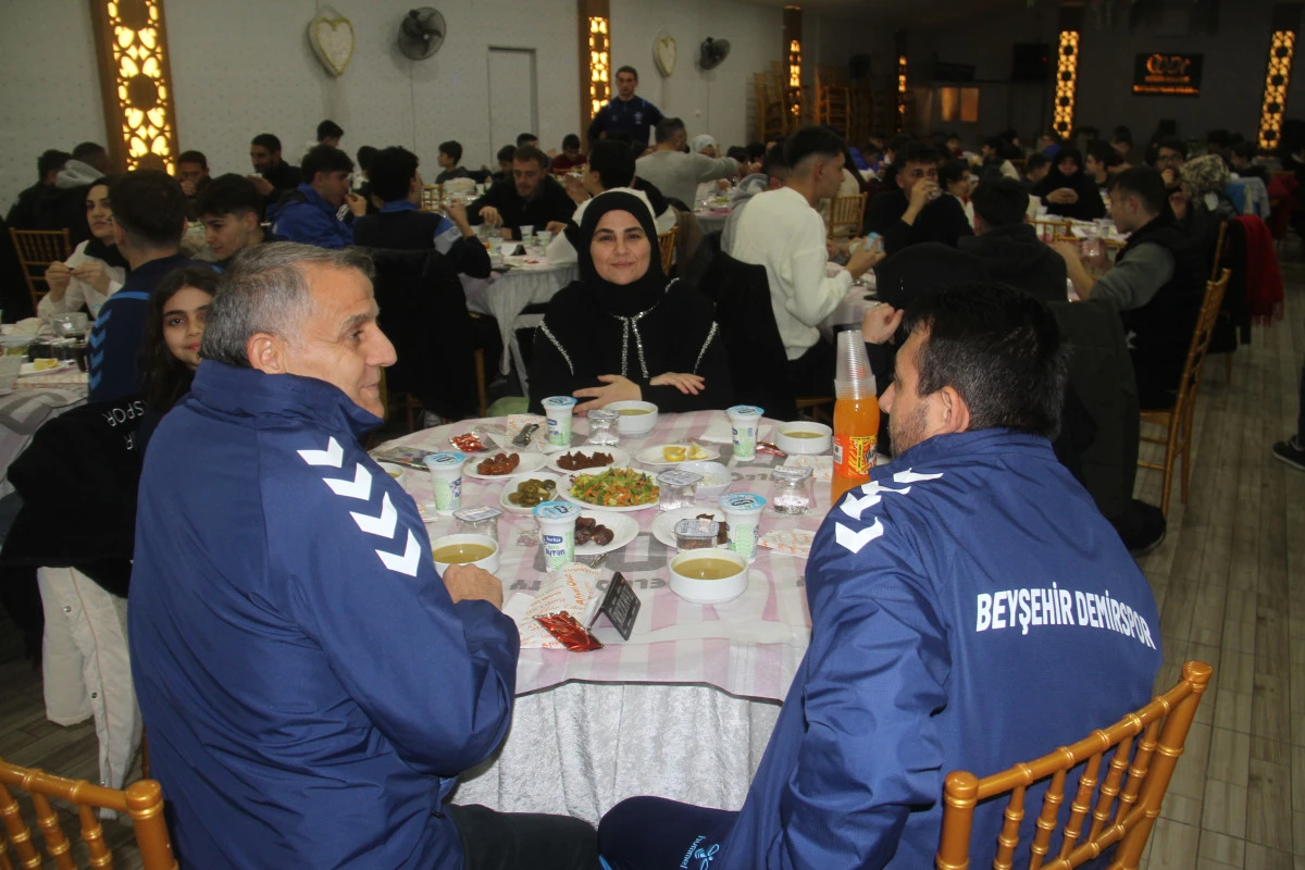 Beyşehir Demirspor ailesi iftarda buluştu