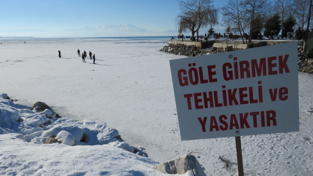 Beyşehir donuyor! Dereceler eksi 13'&uuml; g&ouml;rd&uuml;
