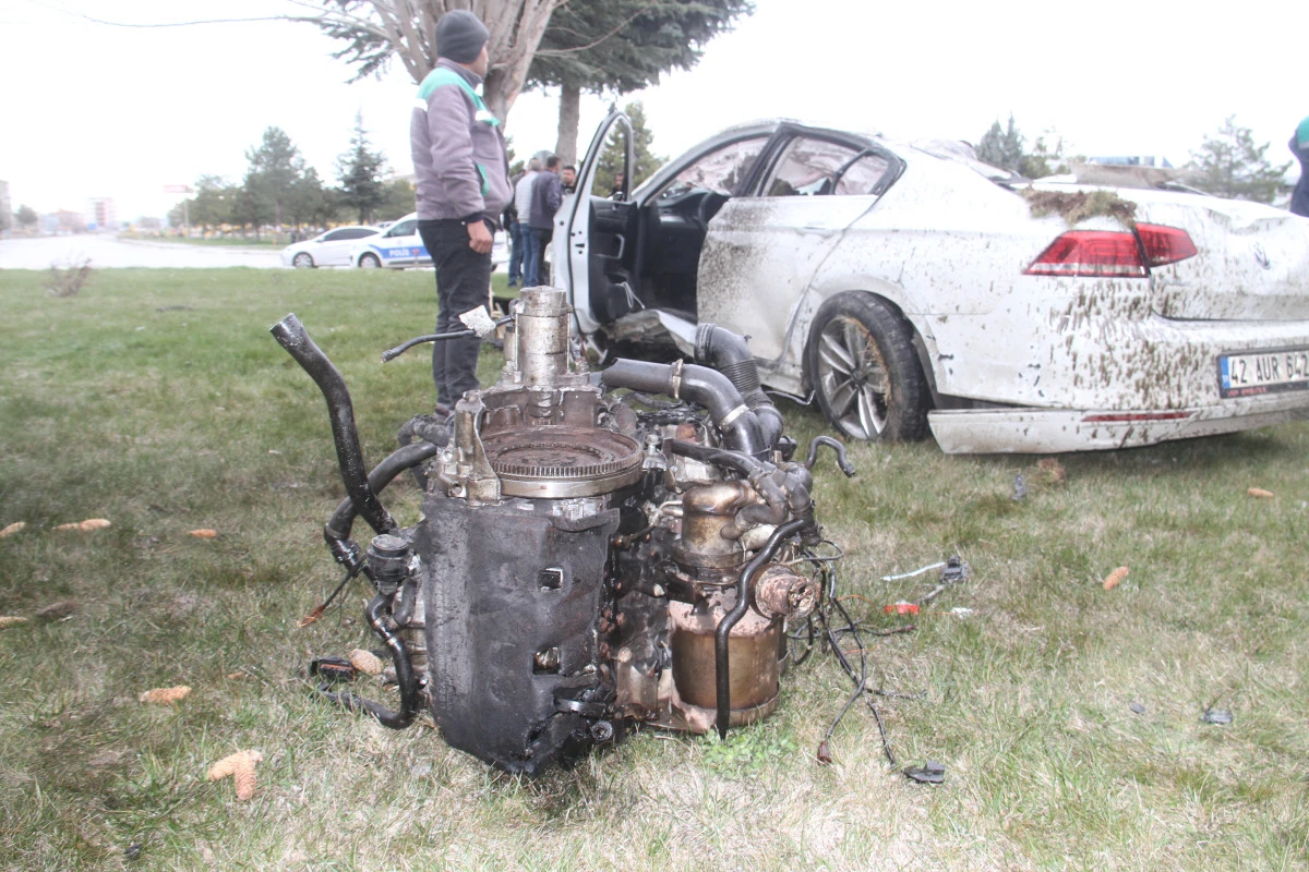 Otomobil kavşağa devrildi,ortalık savaş alanına d&ouml;nd&uuml;