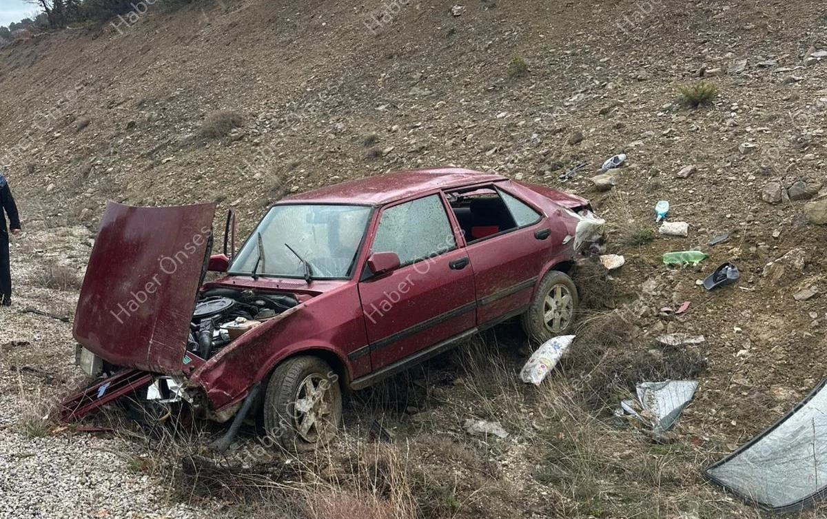 Beyşehir'de devrilen otomobildeki 5 kişi yaralandı