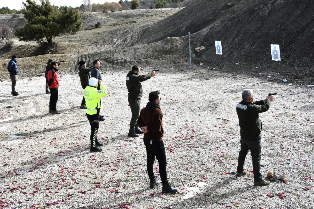Beyşehir'de doğayı koruyan ellere profesyonel silah eğitimi