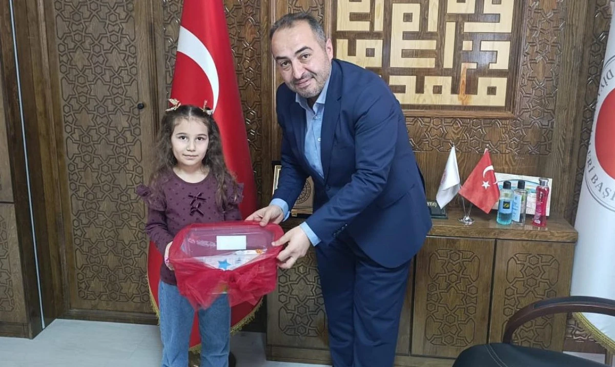 Beyşehir&rsquo;de minik kalplerden g&ouml;n&uuml;lleri ısıtan bağış