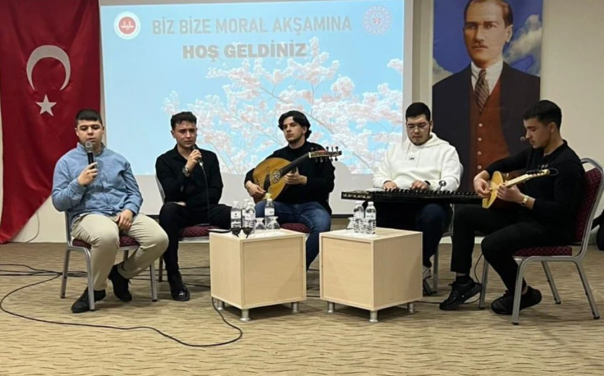 Beyşehir&rsquo;de &ouml;ğrencilere &ldquo;Biz bize moral akşamı&rdquo;