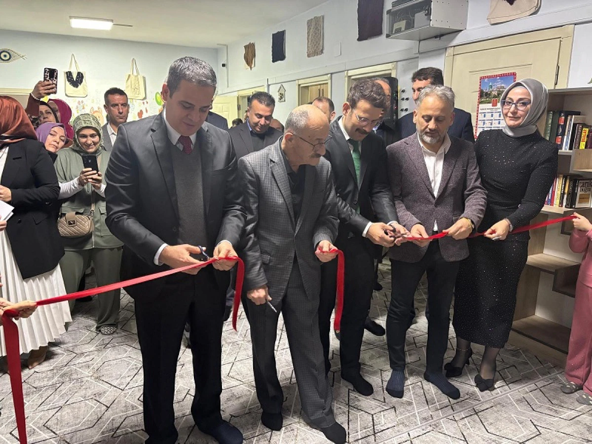 Beyşehir&rsquo;de &uuml;reten eller sergisi