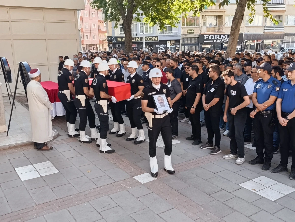 Beyşehir&rsquo;de y&uuml;rek yakan veda! Temel &Ccedil;etinkaya dualarla toprağa verildi