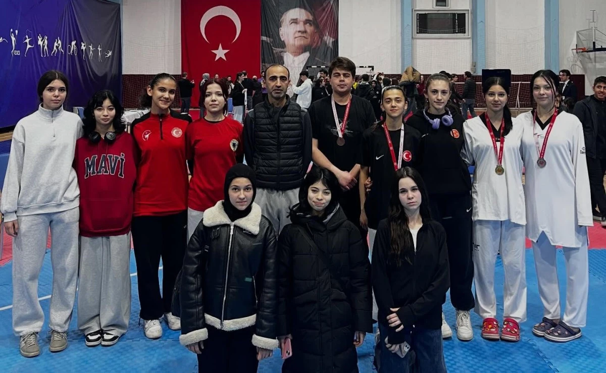 Beyşehirli gen&ccedil;ler tekvando şampiyonasında fırtına gibi esti