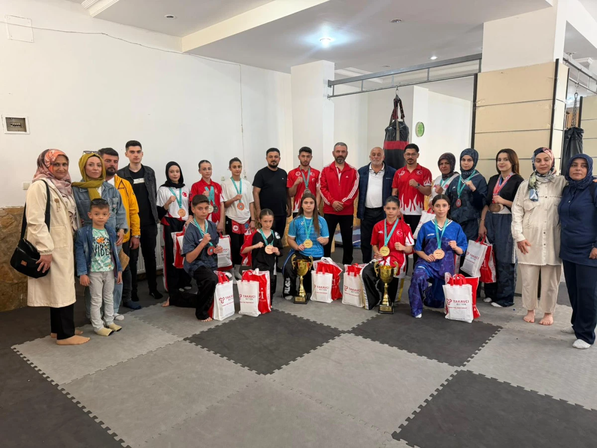 Beyşehirli Kickboksculara Takavcı Grup&rsquo;tan &Ouml;d&uuml;l Desteği