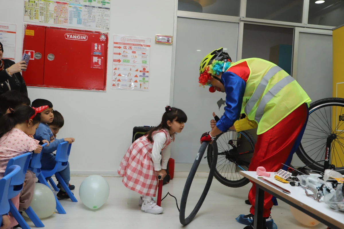 Bisiklet bilinci okul &ouml;ncesinde! &Ccedil;ocuklara eğlenceli bisiklet eğitimi