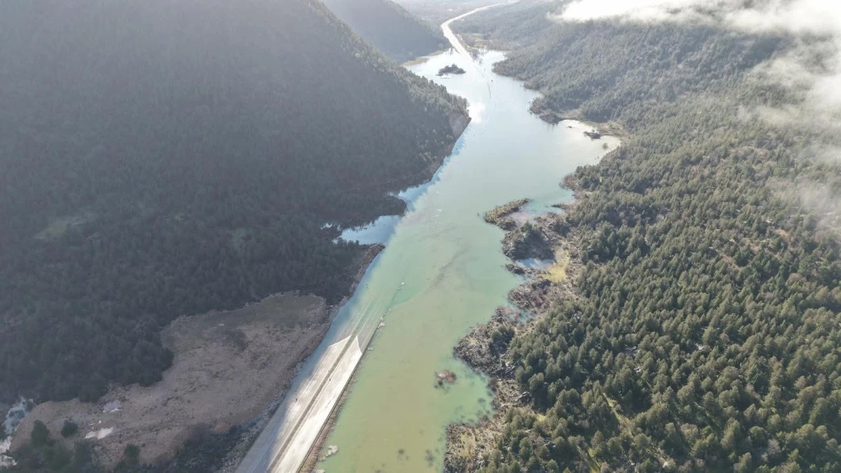 Dron g&ouml;r&uuml;nt&uuml;leri selin boyutunu g&ouml;zler &ouml;n&uuml;ne serdi