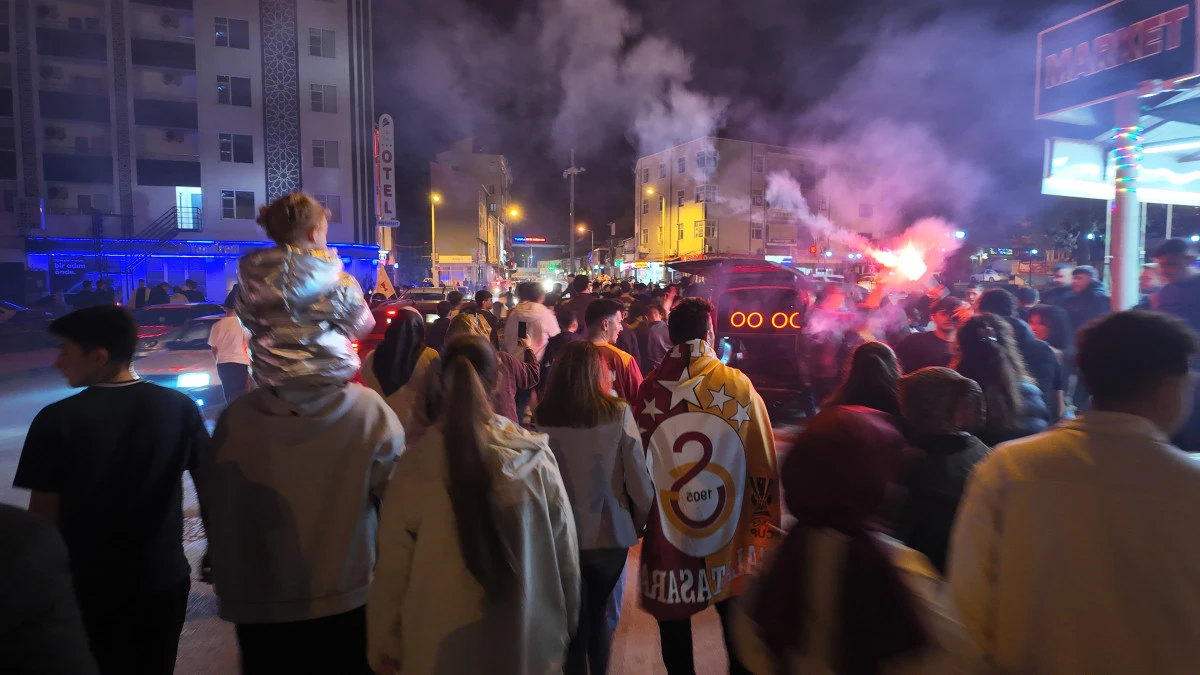 Galatasaray Şampiyon Oldu, Beyşehir Sokaklara D&ouml;k&uuml;ld&uuml;