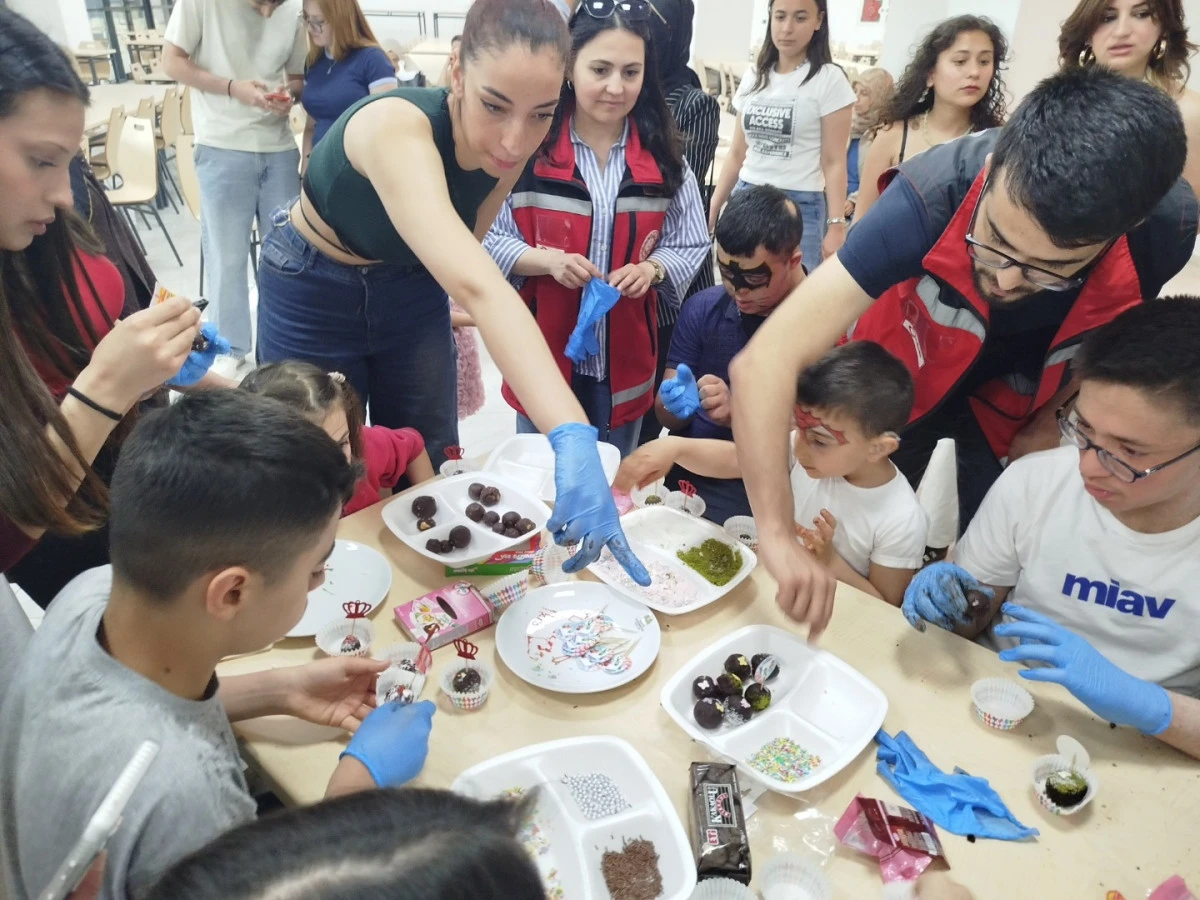 Gastronomi &Ouml;ğrencilerinden Anlamlı Engelsiz Mutfak Etkinliği