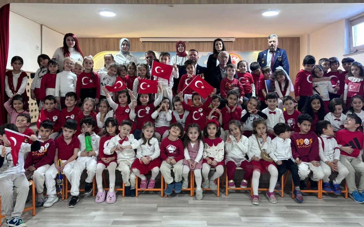 Gazilerden minik kalplere b&uuml;y&uuml;k ders