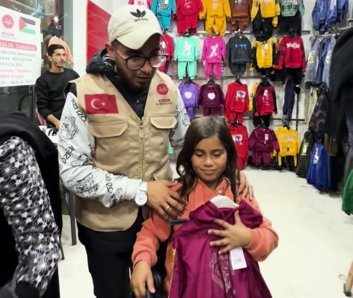 &ldquo;G&uuml;l&uuml;mseten Umutlar&rdquo; Gazze&rsquo;ye Ulaştı