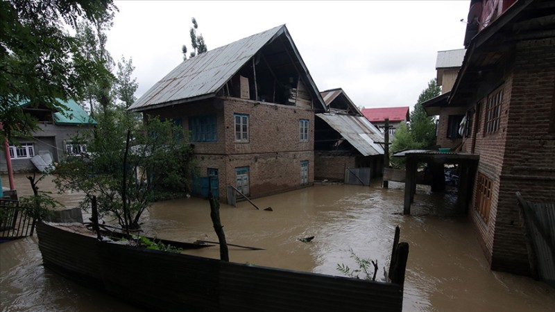 Yağışlarda son 3 g&uuml;nde en az 50 kişi &ouml;ld&uuml;
