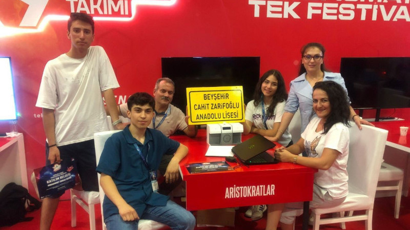 Teknofest&rsquo;te T&uuml;rkiye 5&rsquo;incisi olan Beyşehir&rsquo;in aristokratlar takımı g&ouml;z&uuml;n&uuml; şampiyonluğa &ccedil;evirdi