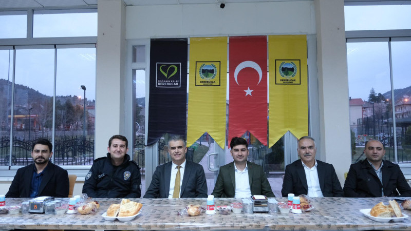 Muhtarlar ve kurum amirleriyle iftar sofrasında buluştular