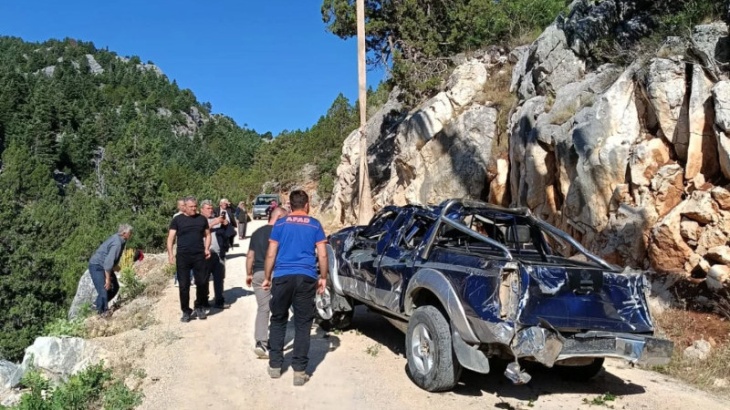 Dağ yolunda feci kaza! U&ccedil;uruma yuvarlanan kamyonetin s&uuml;r&uuml;c&uuml;s&uuml; hayatını kaybetti