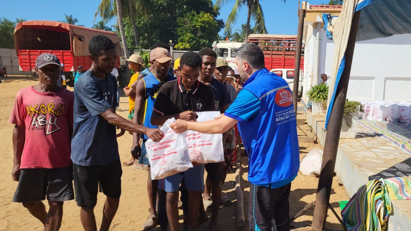 Kurbanlarını M&uuml;sl&uuml;man &uuml;lkelerdeki din kardeşleriyle paylaştılar