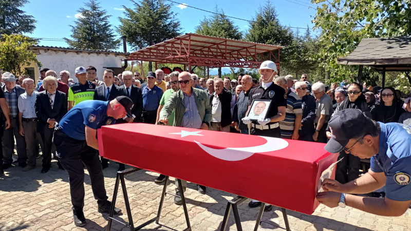 73 yaşında vefat eden emekli emniyet m&uuml;d&uuml;r&uuml;ne son g&ouml;rev
