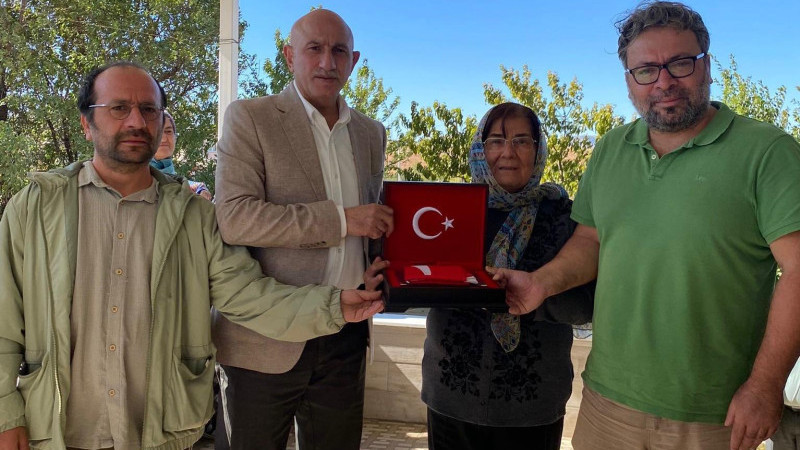 İl Emniyet M&uuml;d&uuml;r&uuml;nden vefat eden meslektaşının ailesine taziye ziyareti