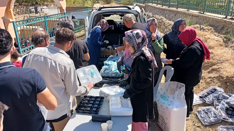 Kazanlar kuruldu, pişirilen aş il&ccedil;e sakinlerine ikram edildi