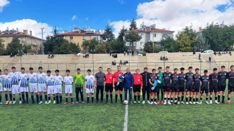U-16 liginde futbol heyecanı s&uuml;r&uuml;yor