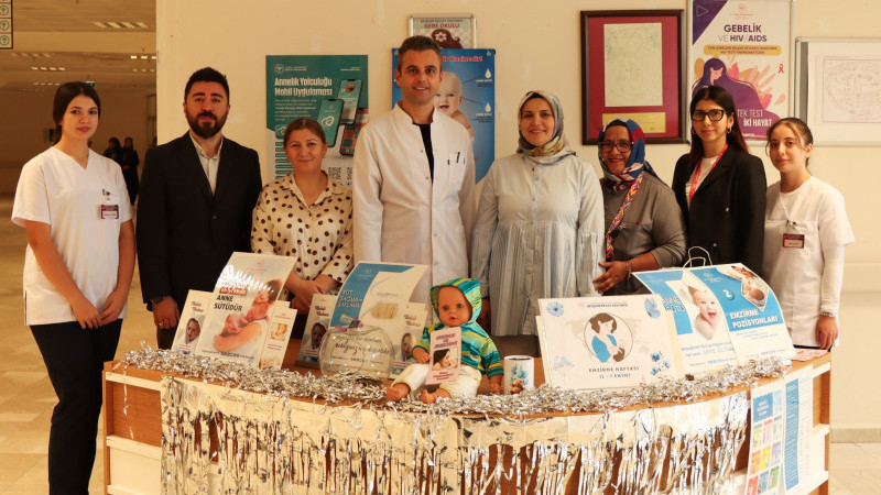 Bebek dostu hastanede anne s&uuml;t&uuml;n&uuml;n &ouml;nemi anlatıldı