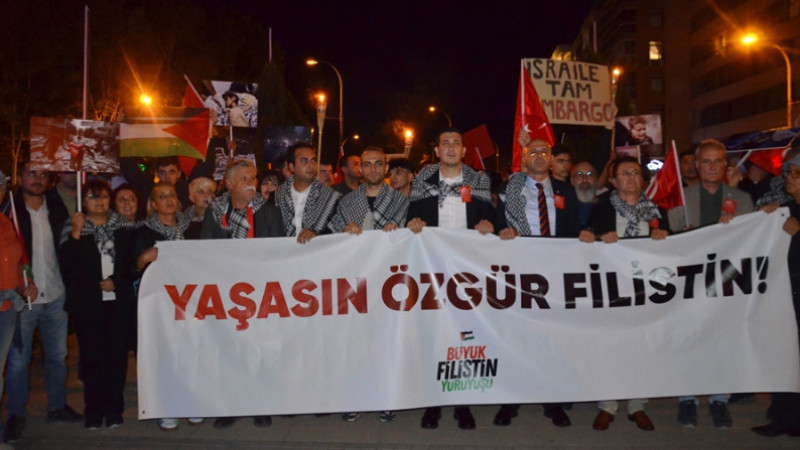 CHP&rsquo;den meşaleli &ouml;zg&uuml;r Filistin y&uuml;r&uuml;y&uuml;ş&uuml;