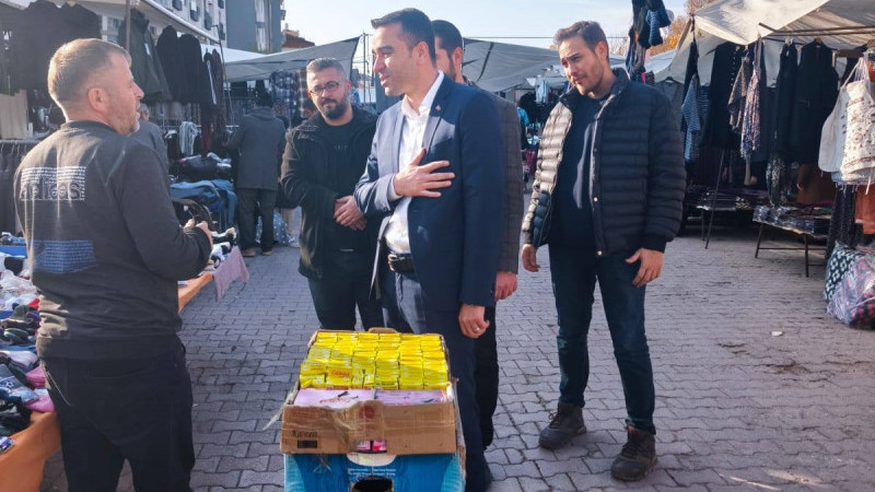 MHP&rsquo;den pazar yerinde esnafla sıcak temas