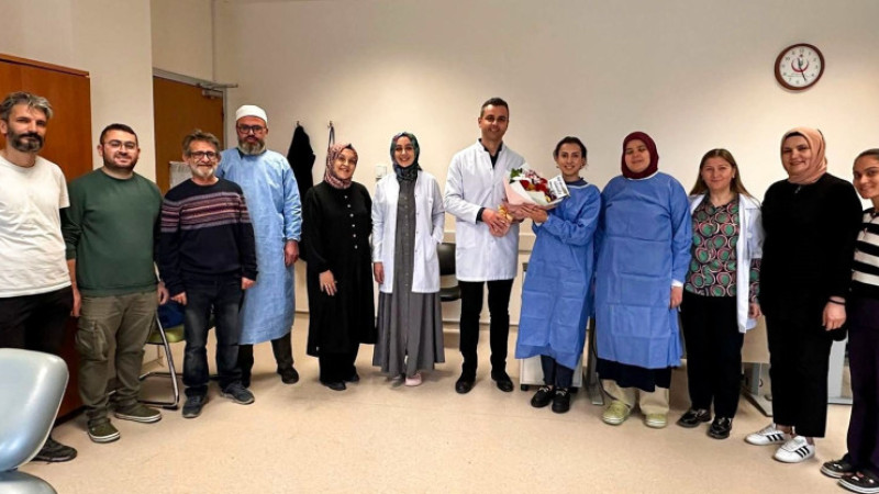 Diş sağlığı kahramanlarına &ouml;zel kutlama! G&ouml;n&uuml;lleri ısıtan ziyaret