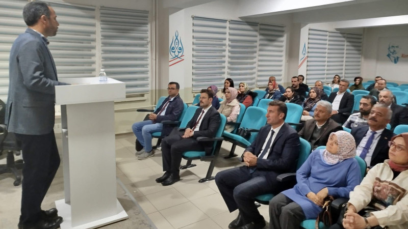 Beyşehir'deki Edebiyat Akademisi &Ouml;ğretmenlerin Ufkunu A&ccedil;ıyor