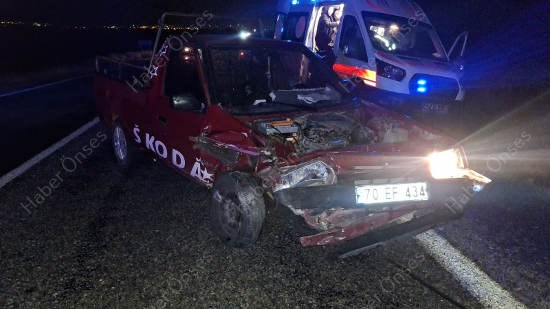 Kamyonetle otomobil &ccedil;arpıştı, yaralılar var