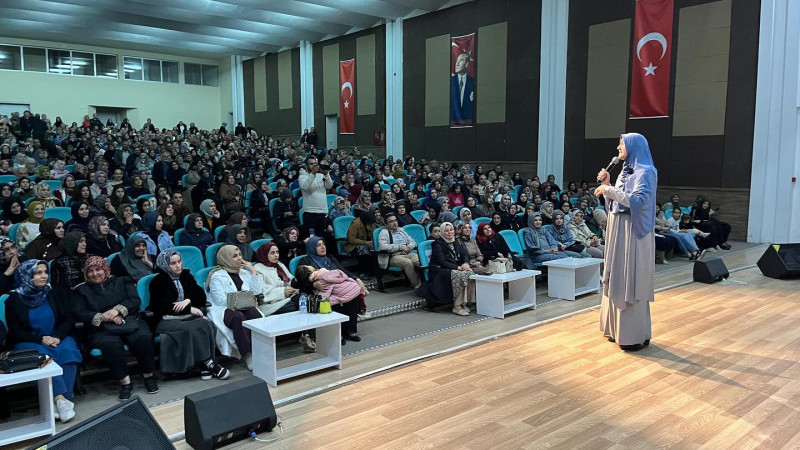 Saliha Erdim, konferansta Beyşehirliler&rsquo;le buluştu