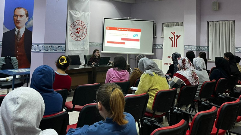Beyşehir'de &ouml;ğrencilere kadına y&ouml;nelik şiddetle m&uuml;cadele eğitimi