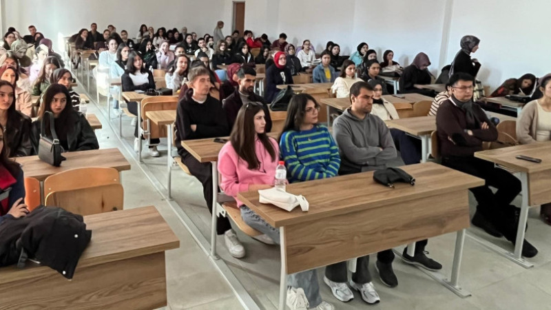 &Uuml;niversite &ouml;ğrencilerine evlilik &ouml;ncesi eğitim