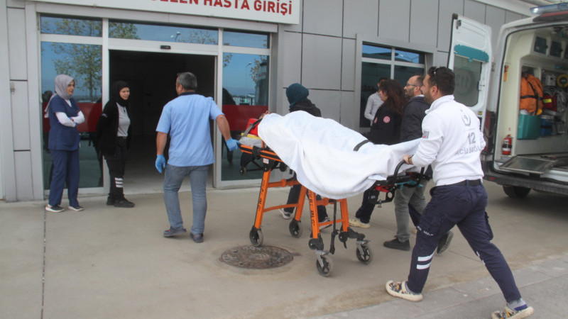 Beyşehir'de &uuml;&ccedil; ayrı kazada &uuml;&ccedil; kişi yaralandı