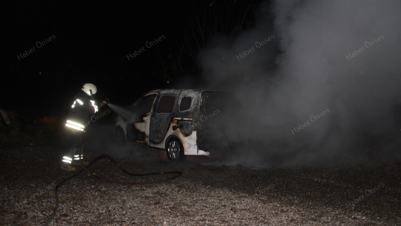 Beyşehir'de alevli gece! Ara&ccedil; yangını itfaiyece s&ouml;nd&uuml;r&uuml;ld&uuml;